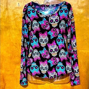 NWOT No Boundaries Women’s Black Top with Colorful Skull Print sz(M 7-9)